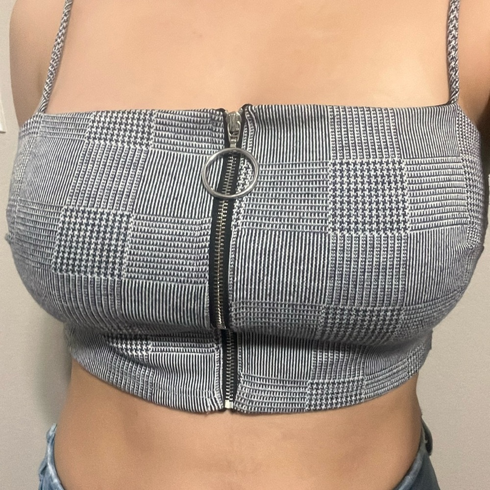 Grey plaid tank top from papaya, size s